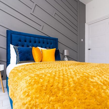 Cheerful 2 Bedroom Homely Apartment, Sleeps 6 Guest Comfy, 3X Double Bed, Parking, Free Wifi, Suitable For Business, Leisure Guest,Glasgow, Glasgow West End, Near City Centre מראה חיצוני תמונה