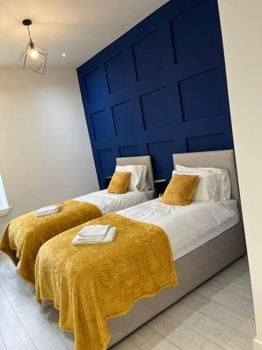 Cheerful 2 Bedroom Homely Apartment, Sleeps 6 Guest Comfy, 3X Double Bed, Parking, Free Wifi, Suitable For Business, Leisure Guest,Glasgow, Glasgow West End, Near City Centre מראה חיצוני תמונה
