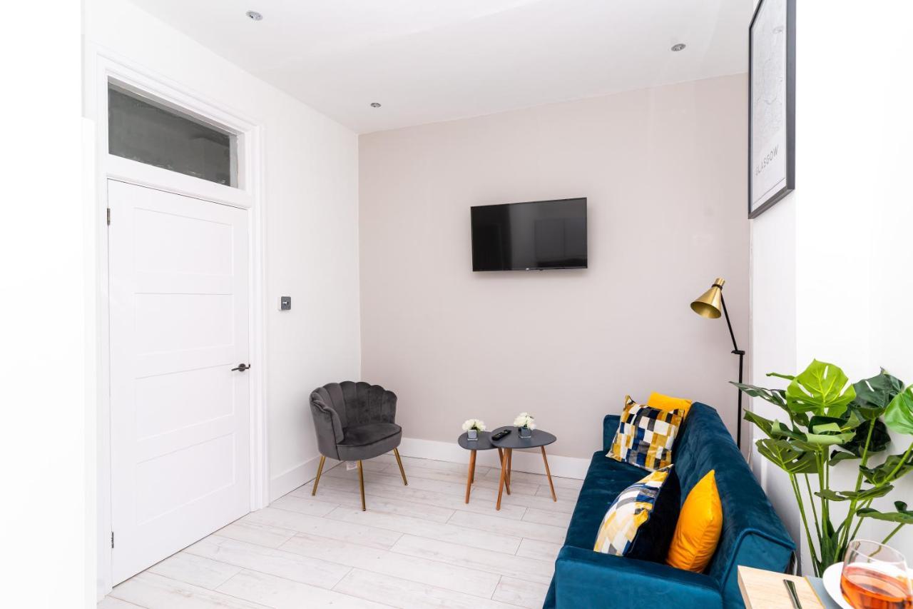 Cheerful 2 Bedroom Homely Apartment, Sleeps 6 Guest Comfy, 3X Double Bed, Parking, Free Wifi, Suitable For Business, Leisure Guest,Glasgow, Glasgow West End, Near City Centre מראה חיצוני תמונה