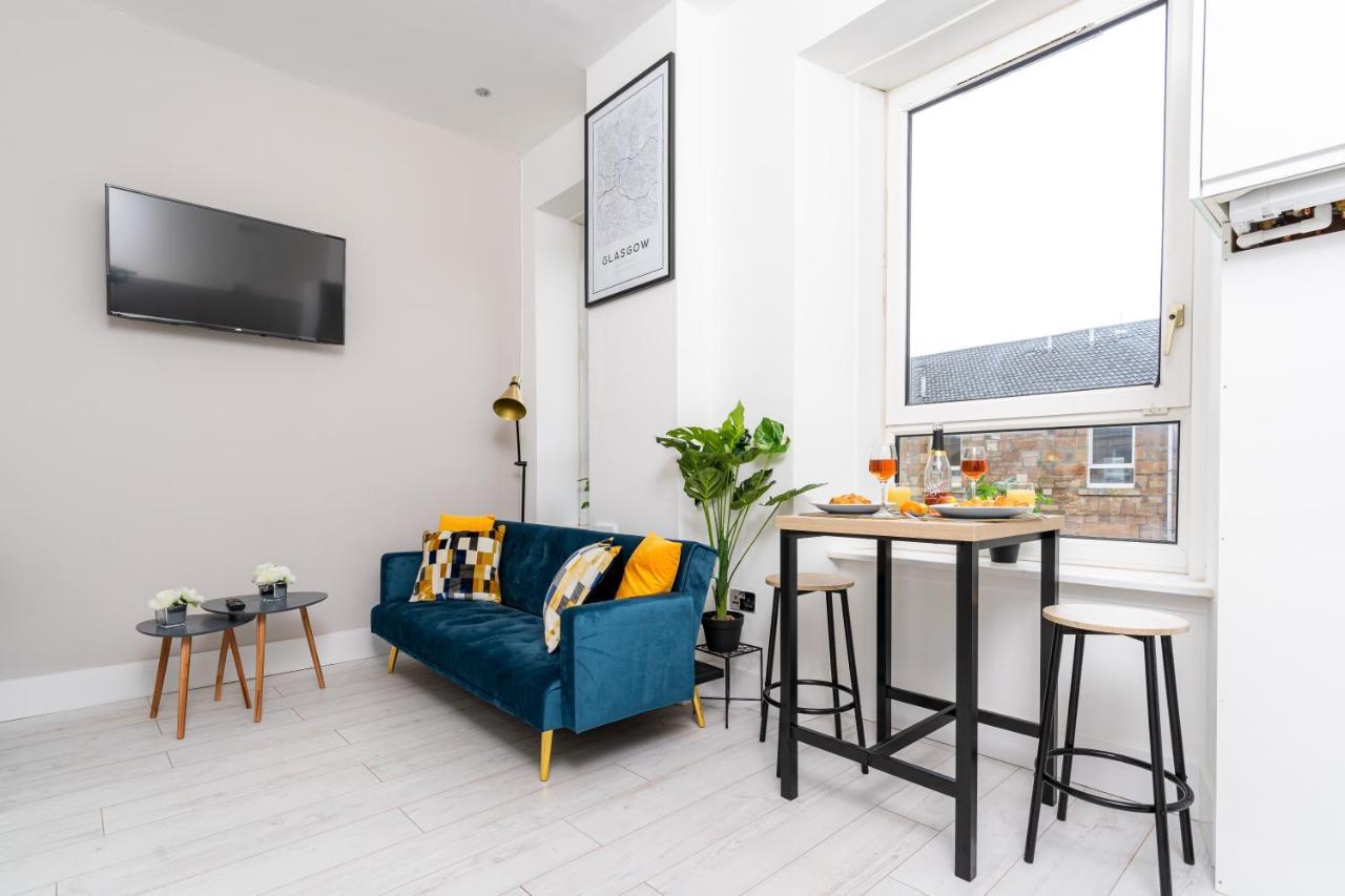 Cheerful 2 Bedroom Homely Apartment, Sleeps 6 Guest Comfy, 3X Double Bed, Parking, Free Wifi, Suitable For Business, Leisure Guest,Glasgow, Glasgow West End, Near City Centre מראה חיצוני תמונה