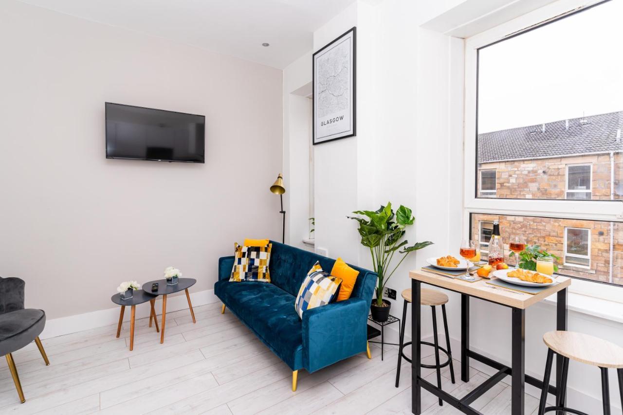 Cheerful 2 Bedroom Homely Apartment, Sleeps 6 Guest Comfy, 3X Double Bed, Parking, Free Wifi, Suitable For Business, Leisure Guest,Glasgow, Glasgow West End, Near City Centre מראה חיצוני תמונה