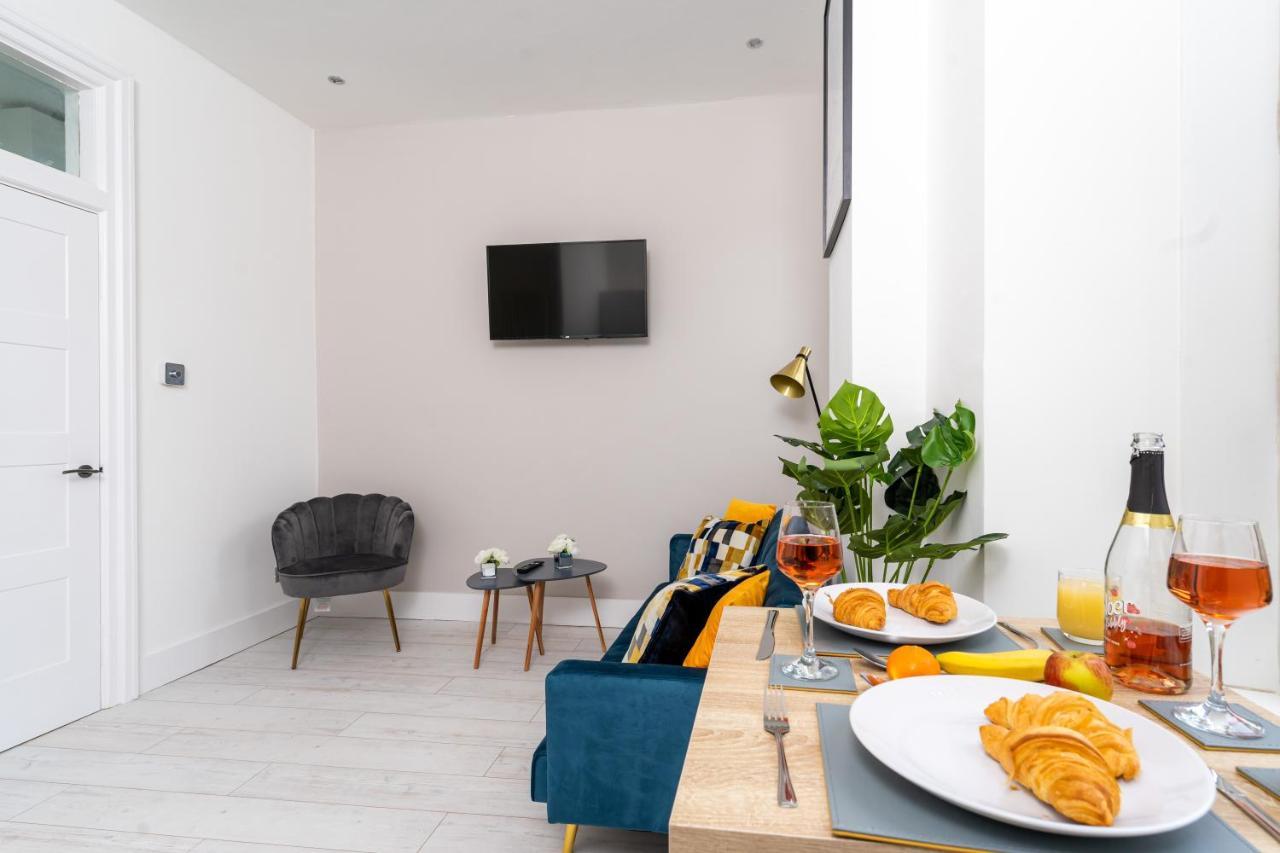 Cheerful 2 Bedroom Homely Apartment, Sleeps 6 Guest Comfy, 3X Double Bed, Parking, Free Wifi, Suitable For Business, Leisure Guest,Glasgow, Glasgow West End, Near City Centre מראה חיצוני תמונה