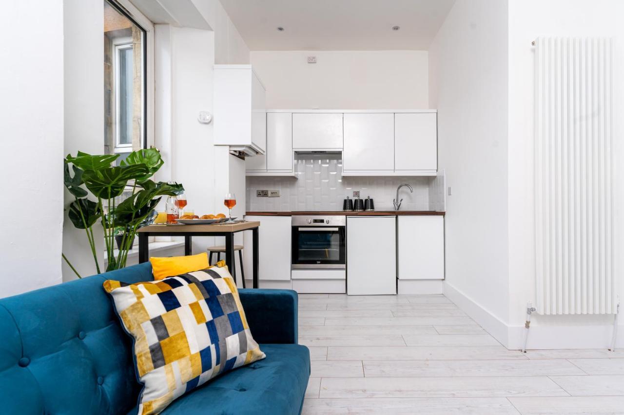 Cheerful 2 Bedroom Homely Apartment, Sleeps 6 Guest Comfy, 3X Double Bed, Parking, Free Wifi, Suitable For Business, Leisure Guest,Glasgow, Glasgow West End, Near City Centre מראה חיצוני תמונה