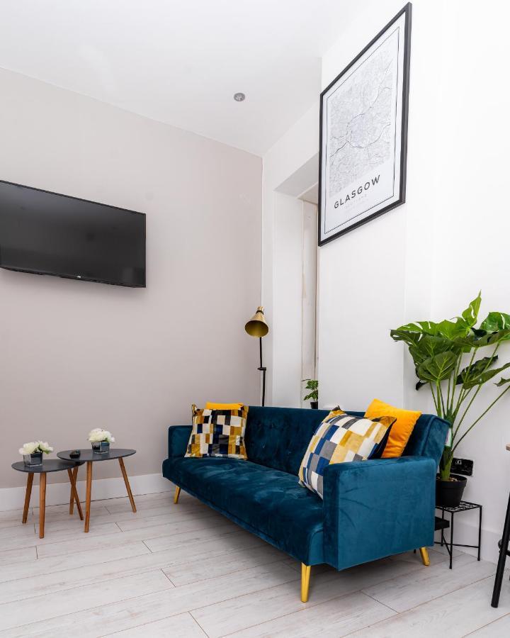 Cheerful 2 Bedroom Homely Apartment, Sleeps 6 Guest Comfy, 3X Double Bed, Parking, Free Wifi, Suitable For Business, Leisure Guest,Glasgow, Glasgow West End, Near City Centre מראה חיצוני תמונה